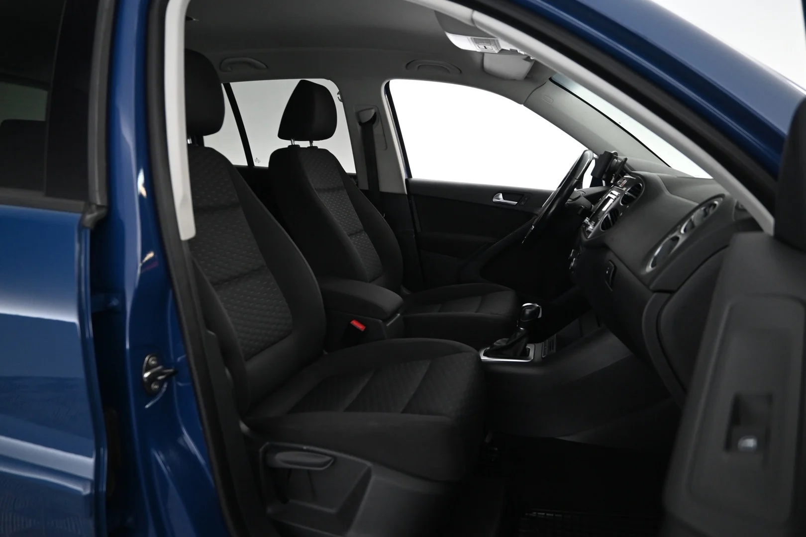 Car Image - 01xw4d9jBaH5HpeH8rQW8z