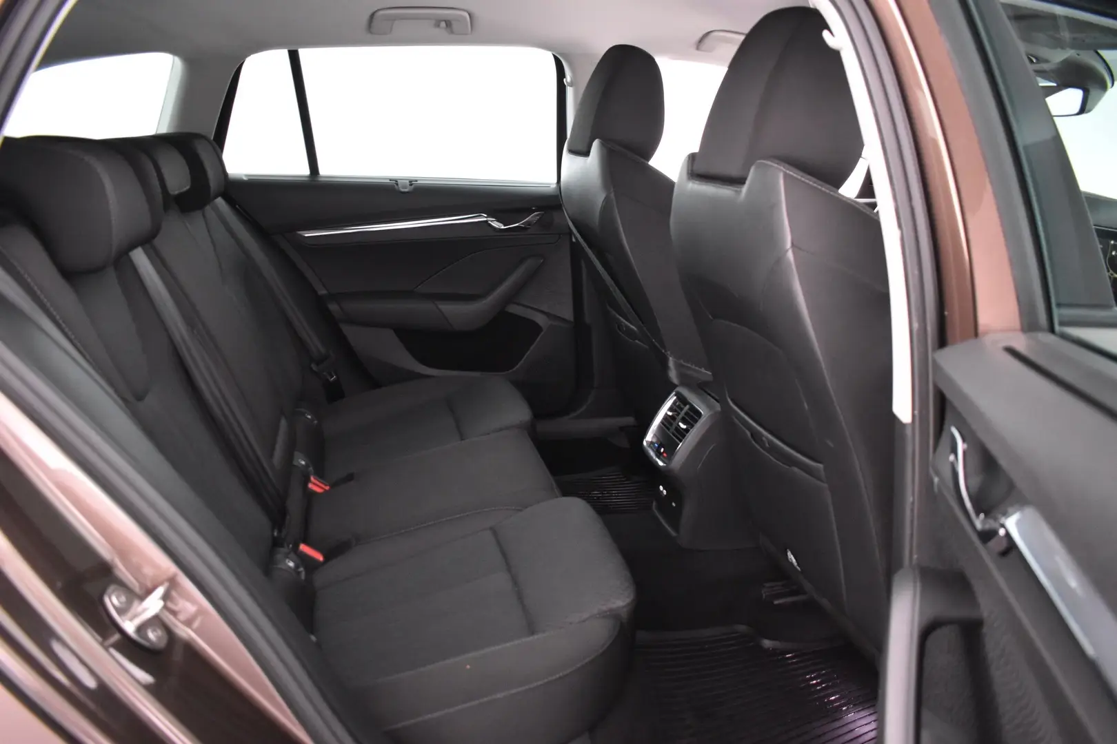 Car Image - 3r13dPwfsbMRi6Kjp9TTyD