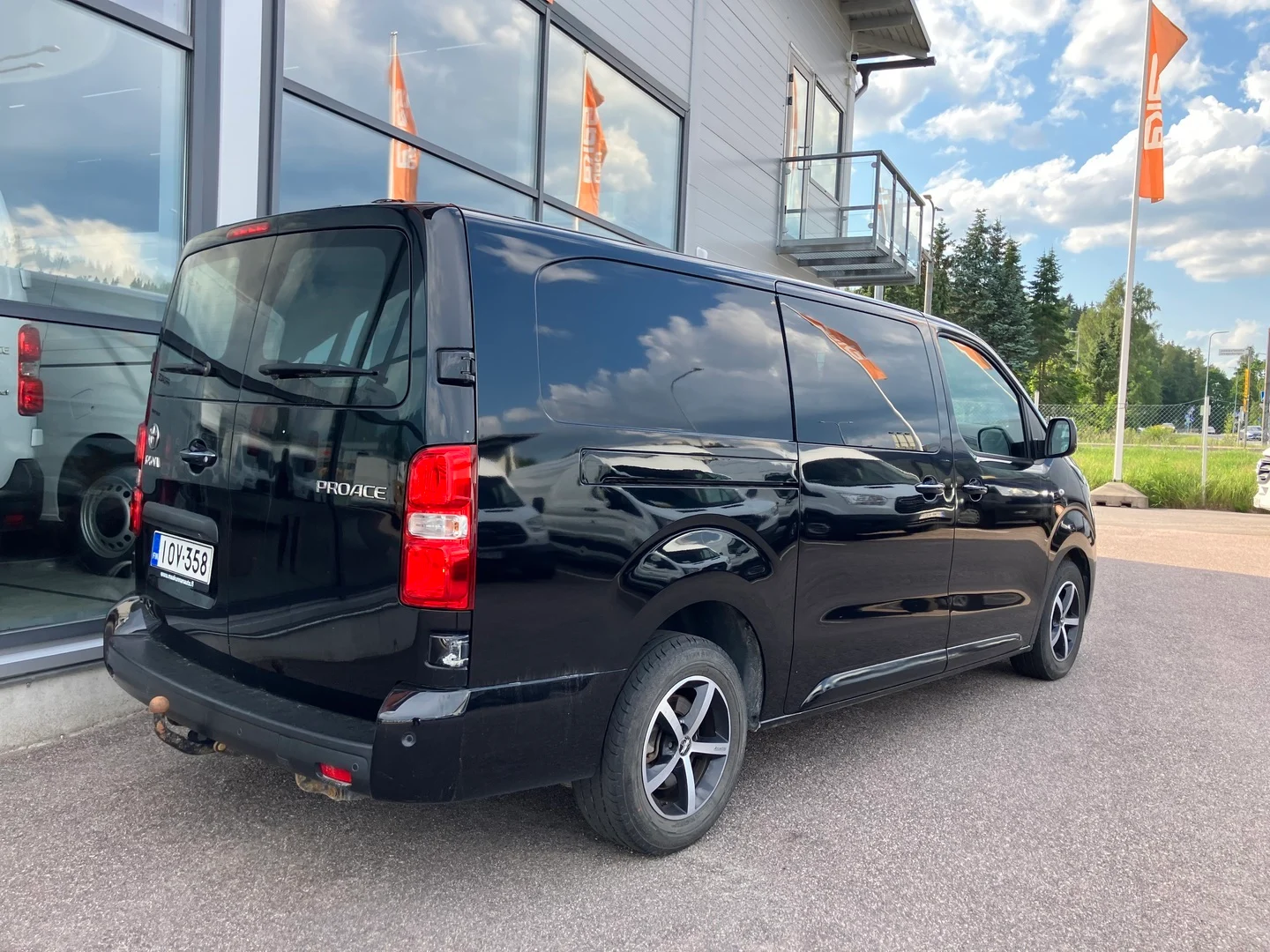 Car Image - 5q4VgY5CGR7wZQK4Uixphb