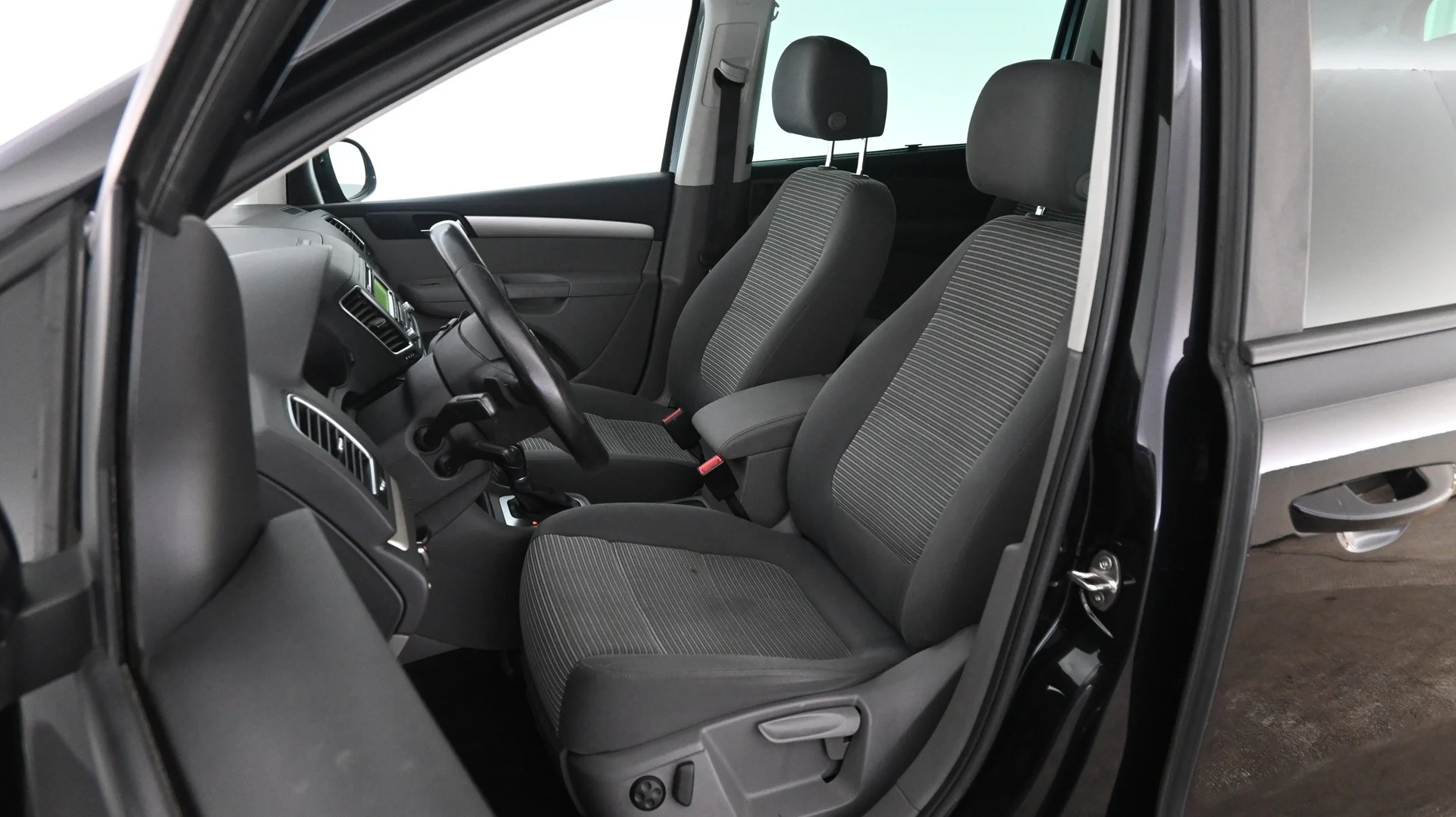 Car Image - 3dnV5dOYJZ5qOh3I2WalDc
