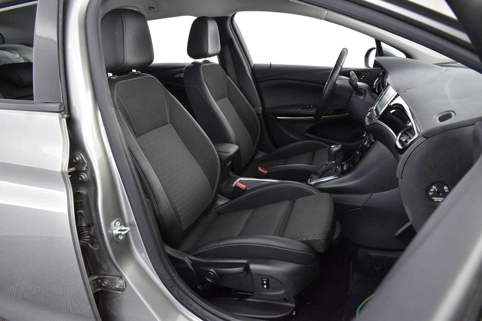 Car Image - U2iG0IEt2qfCf7Q1sIOBL