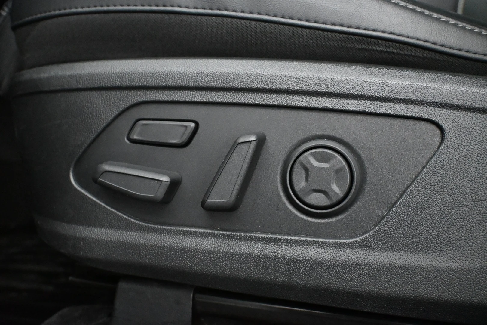 Car Image - 7KmnnMcMhBcYdsZU7K69Cj