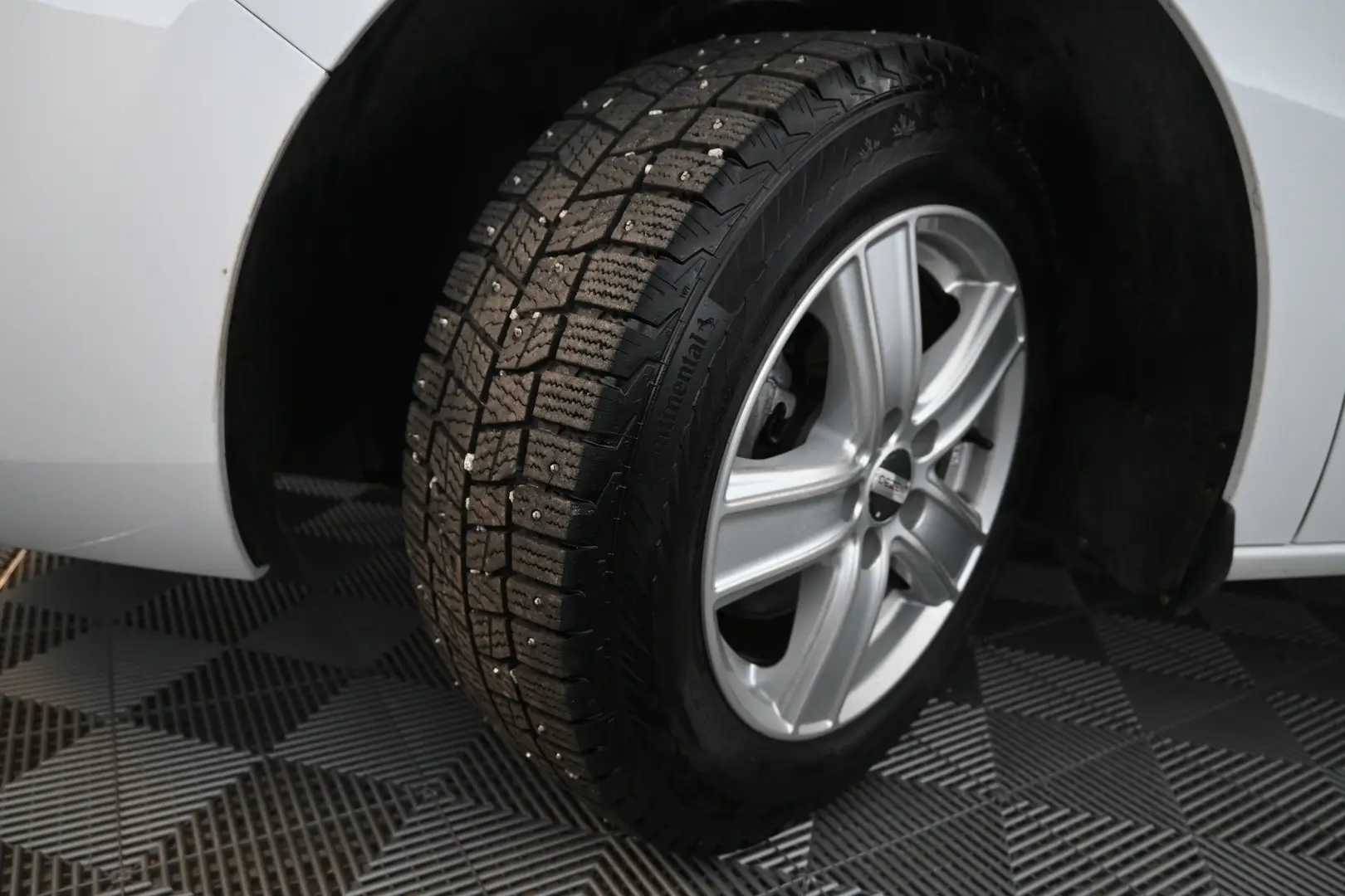 Car Image - 5aPqTAkAYmbvwWbGbHpSTP