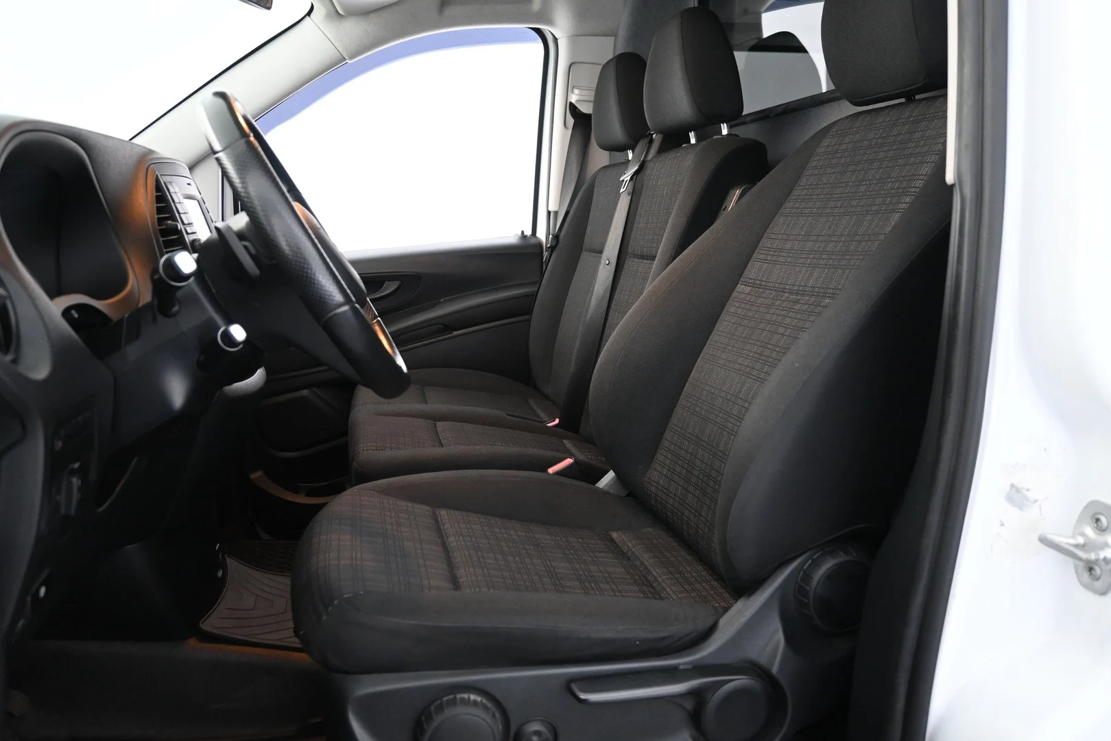 Car Image - 3NnApvnVvf4cHoXu8MrSoO