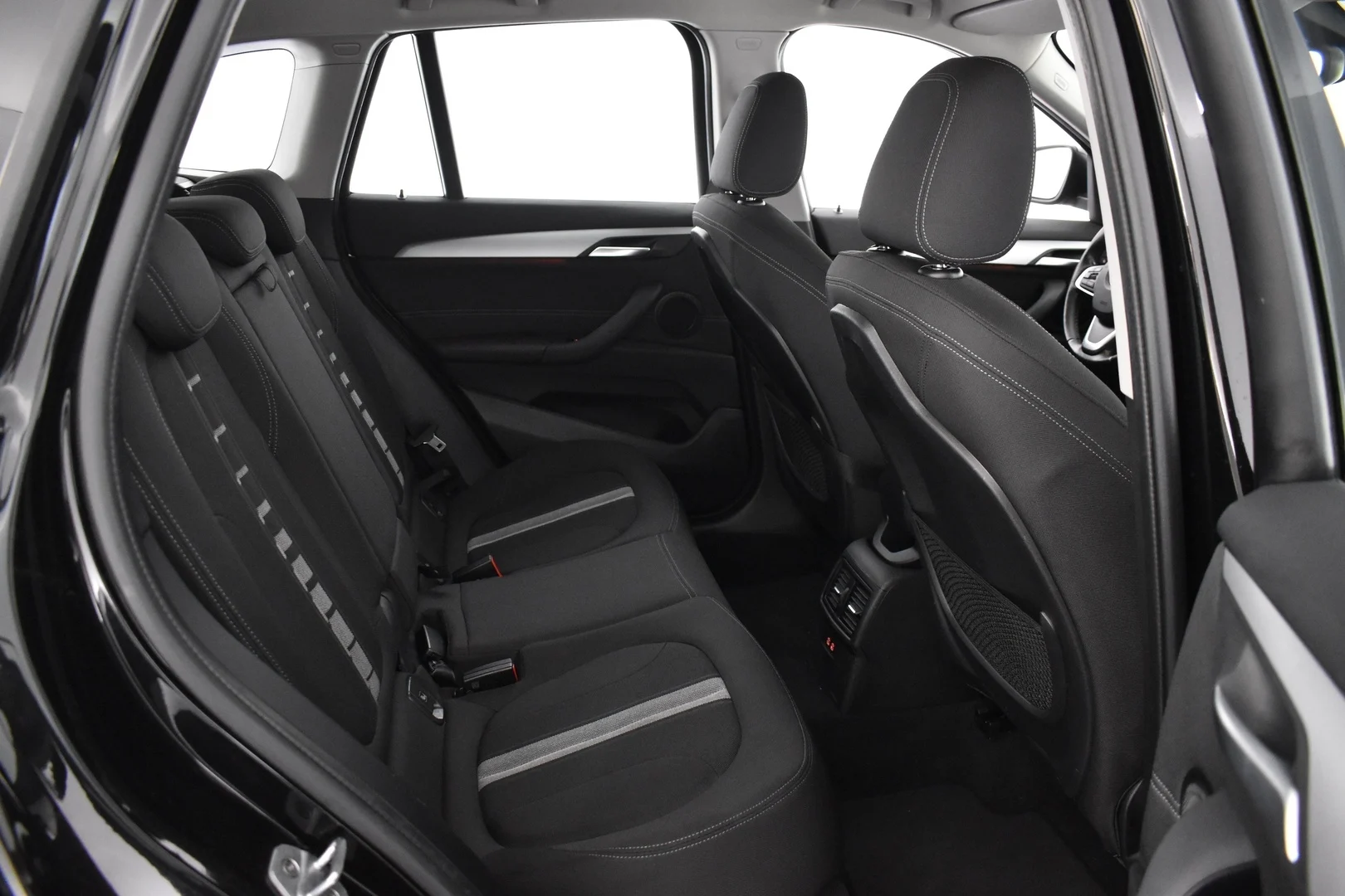 Car Image - 3HPeL0j7Lu4GxD6SfaCUFb
