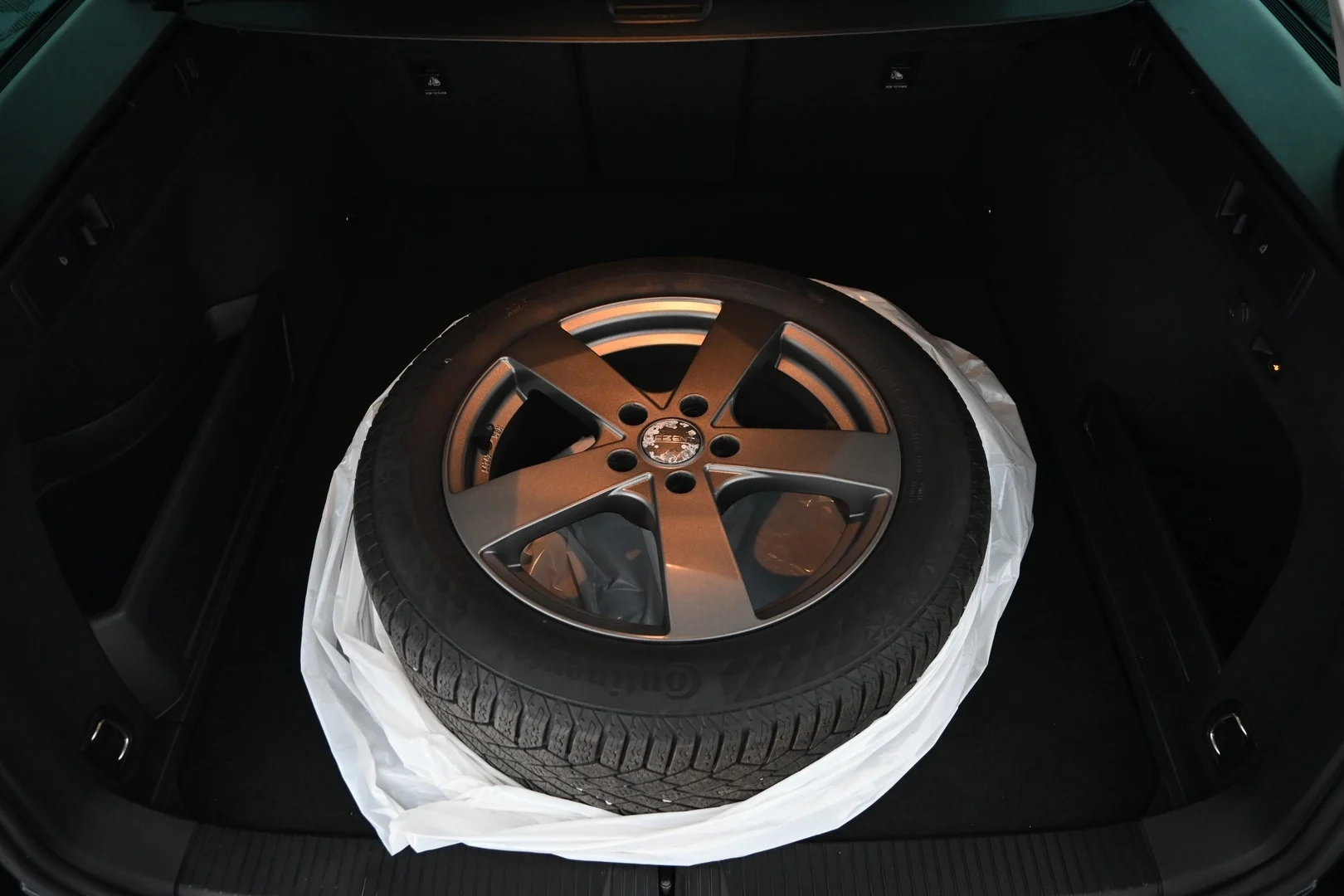 Car Image - 5wxplT5sKTbbz5Ekp2Jpn9
