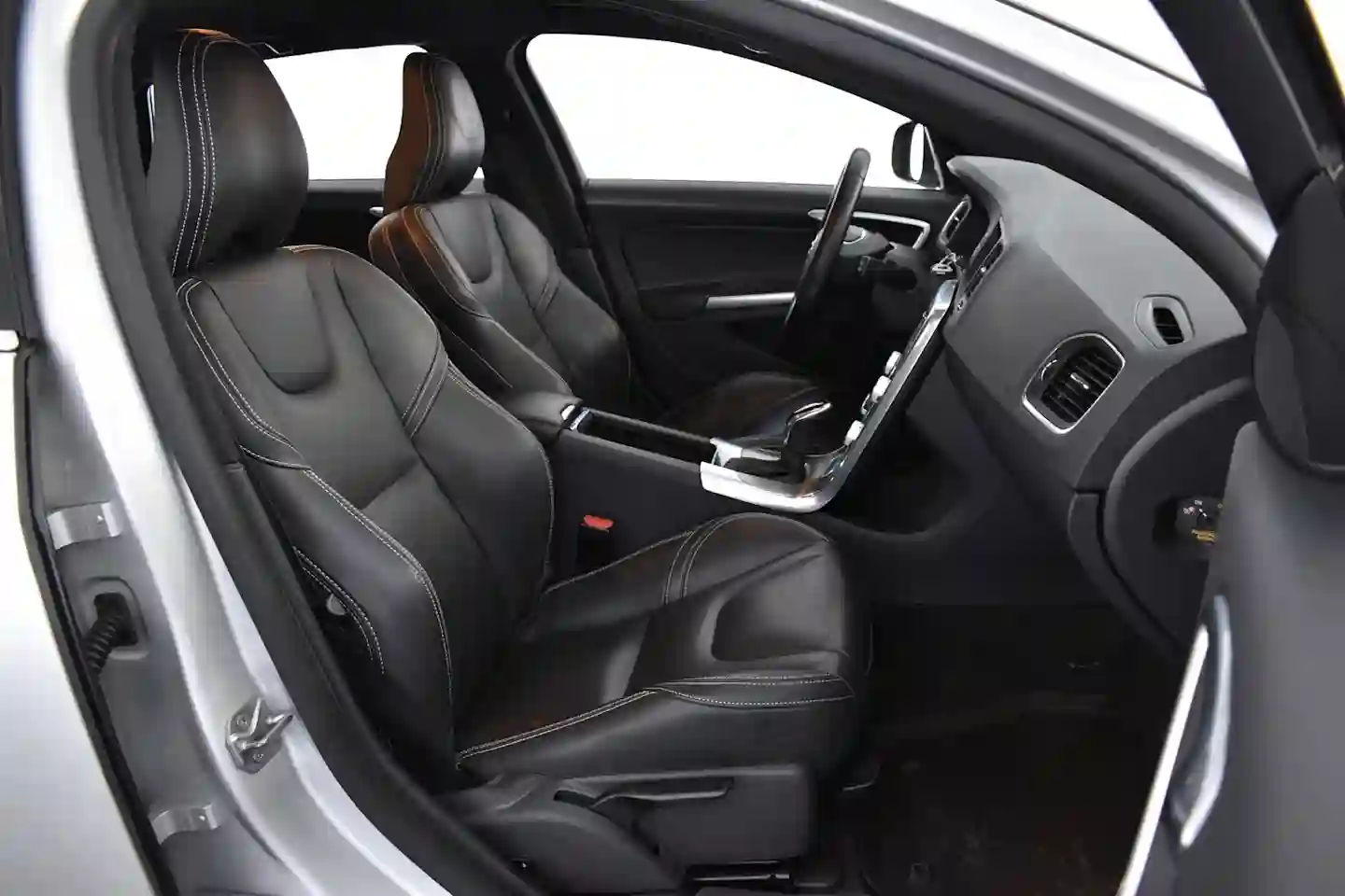 Car Image - 2ecGrzxKAuZZNgQFm3FuUj