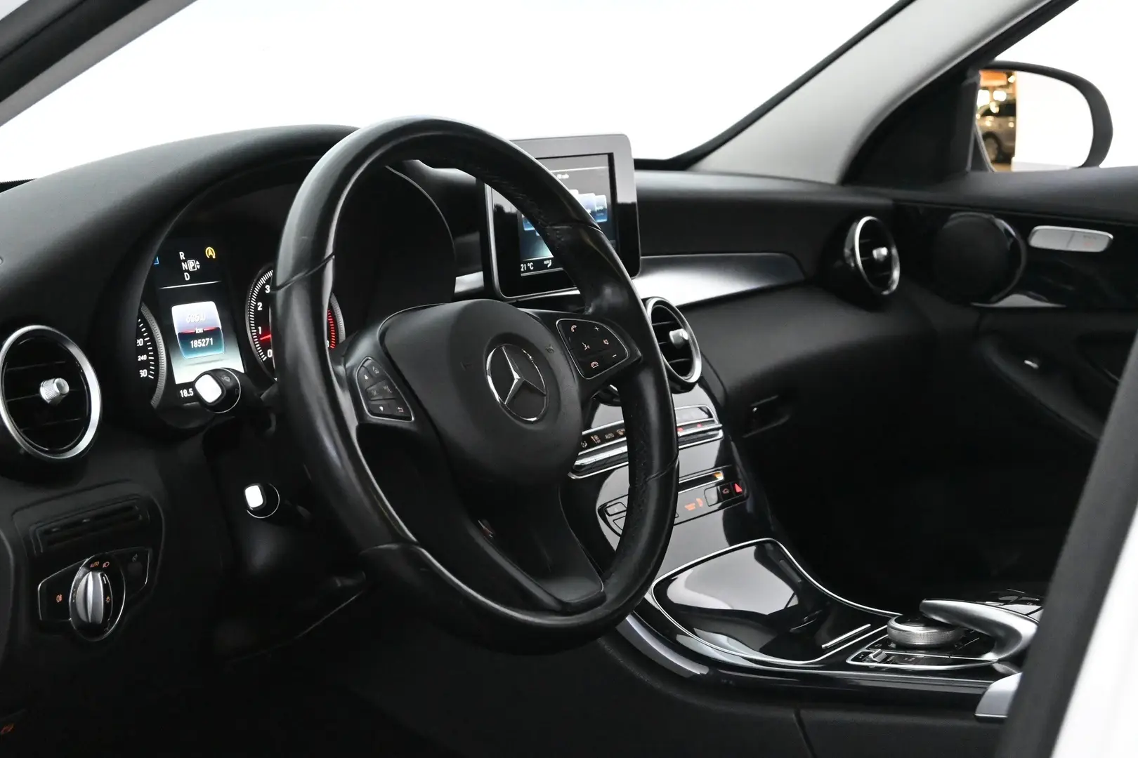 Car Image - 5j41GQu0XAtiKu8MjGRNON