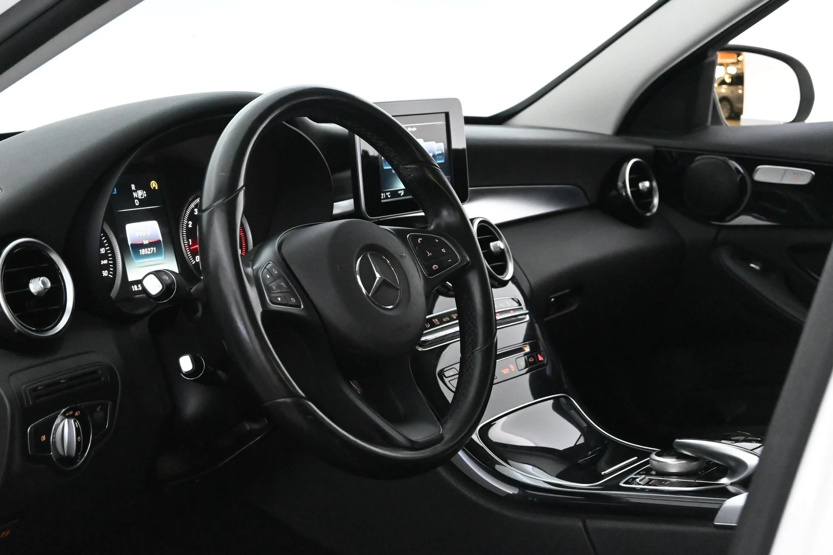 Car Image - 5j41GQu0XAtiKu8MjGRNON