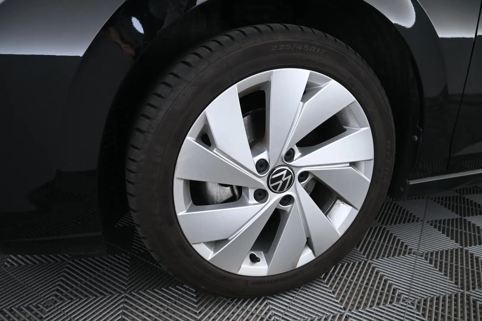 Car Image - 5oO1BCR33WvCF3MYs0b6zD