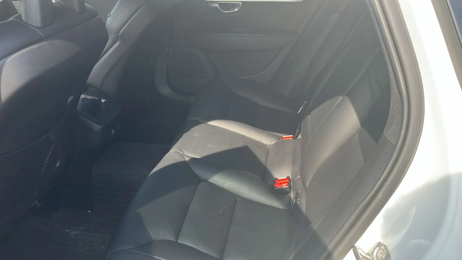 Car Image - 4lqpnqEyINC54VNyyfP62t