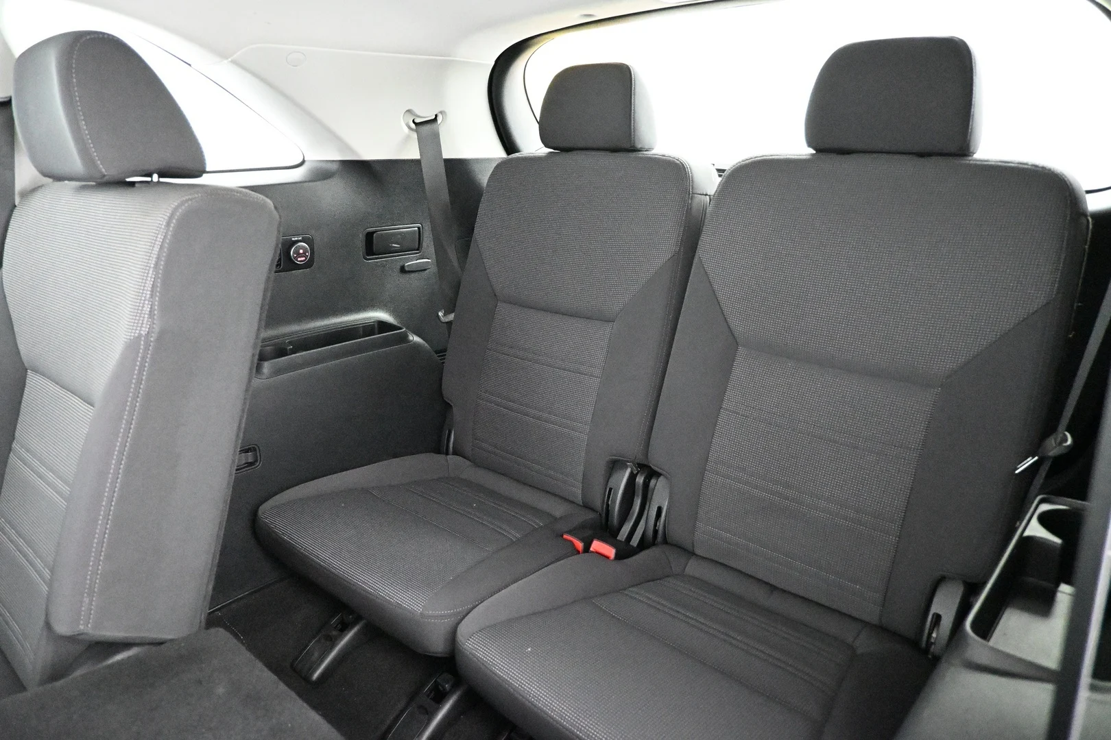 Car Image - 6q16tHMAg9YufhGoFBycTb