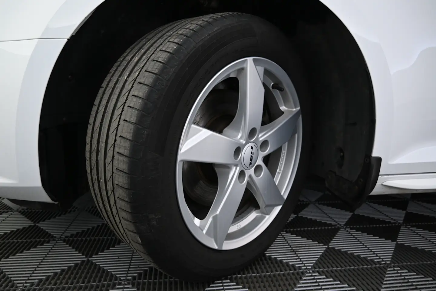 Car Image - nxI84AQgQCNrelsmhFeRt