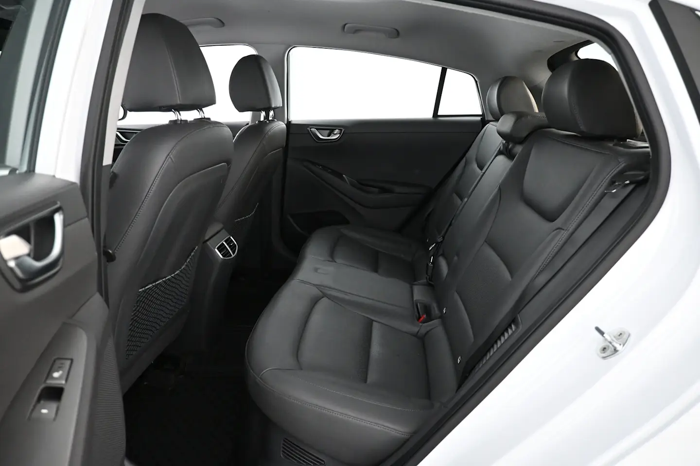 Car Image - 33sIctCa3a0nfm4K22bIgj
