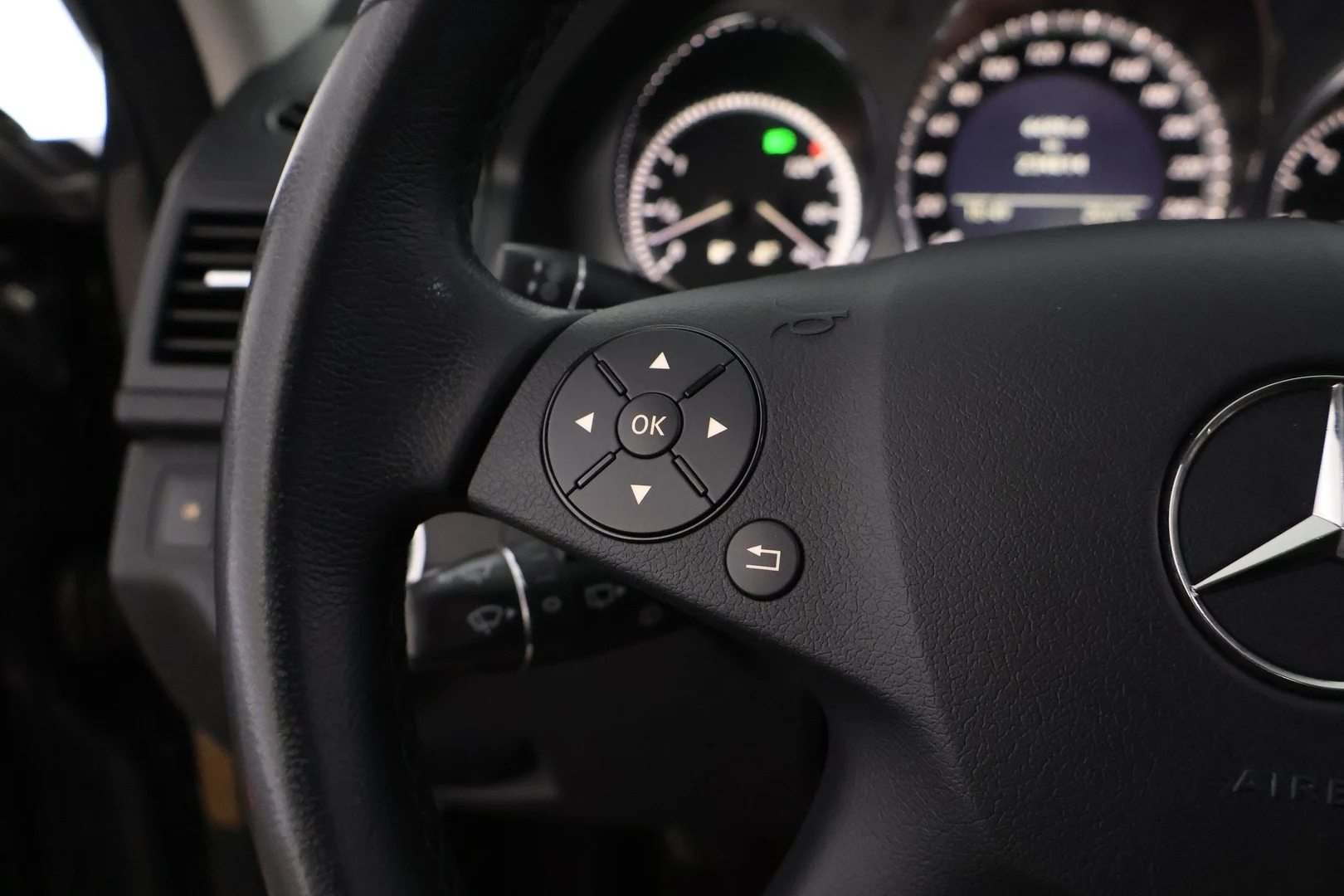 Car Image - 5VdjMLFr3yRQk3UhU4fY8A