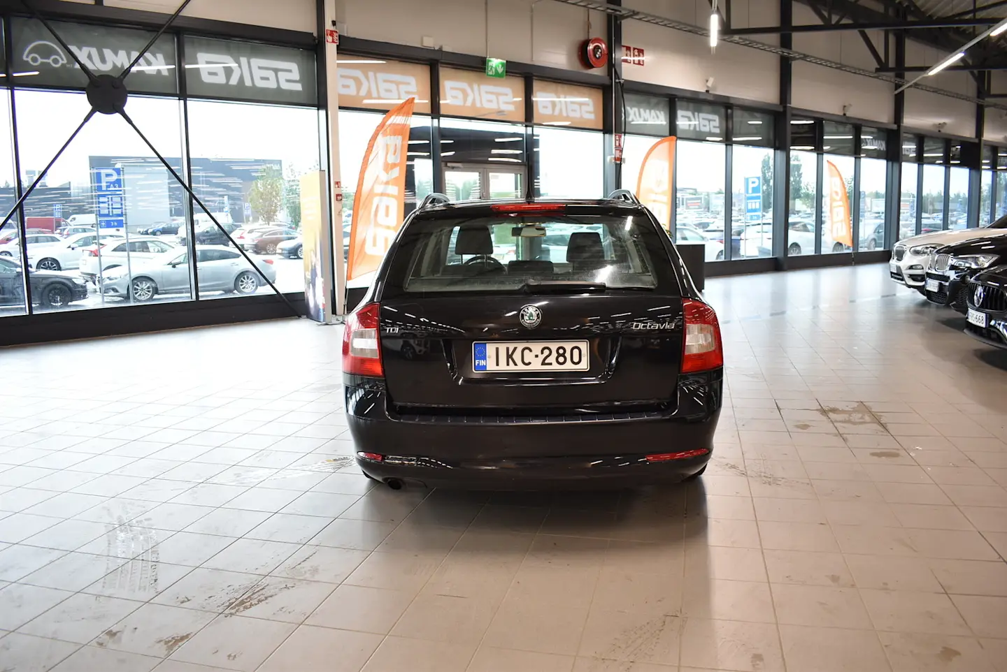 Car Image - 1T8d6NNLag55KUeuuvbaVv