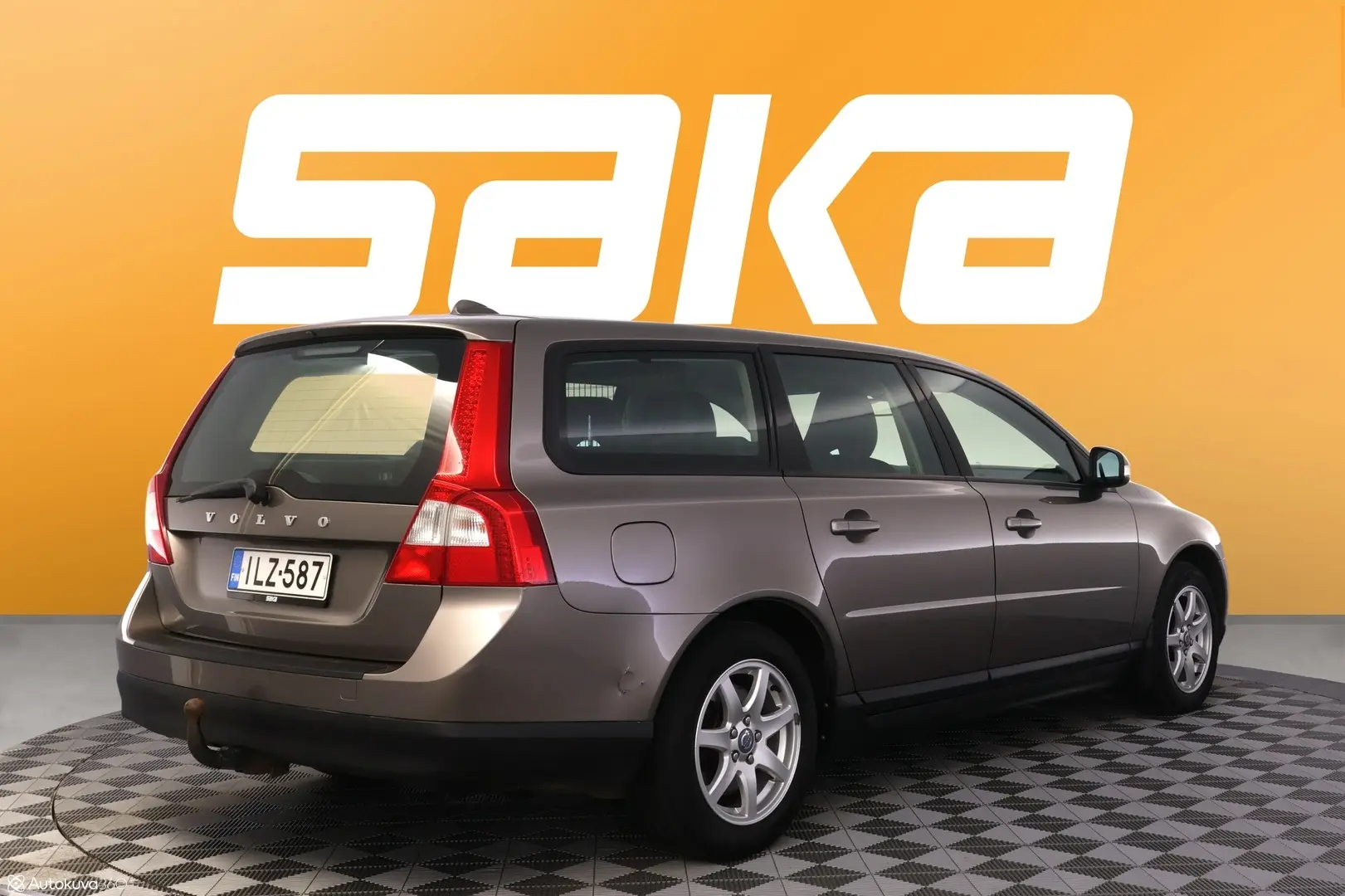 Car Image - e9DVzcqm4kkaPg2FNxUNx