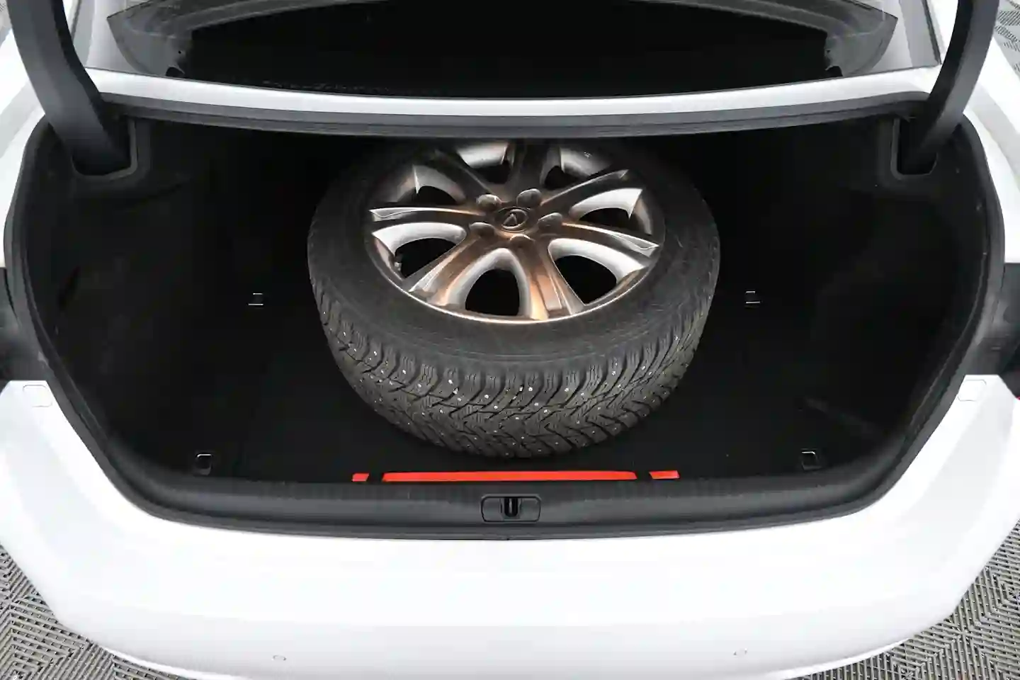 Car Image - 6kVA6FvrVDqAYJcdq6CEG1