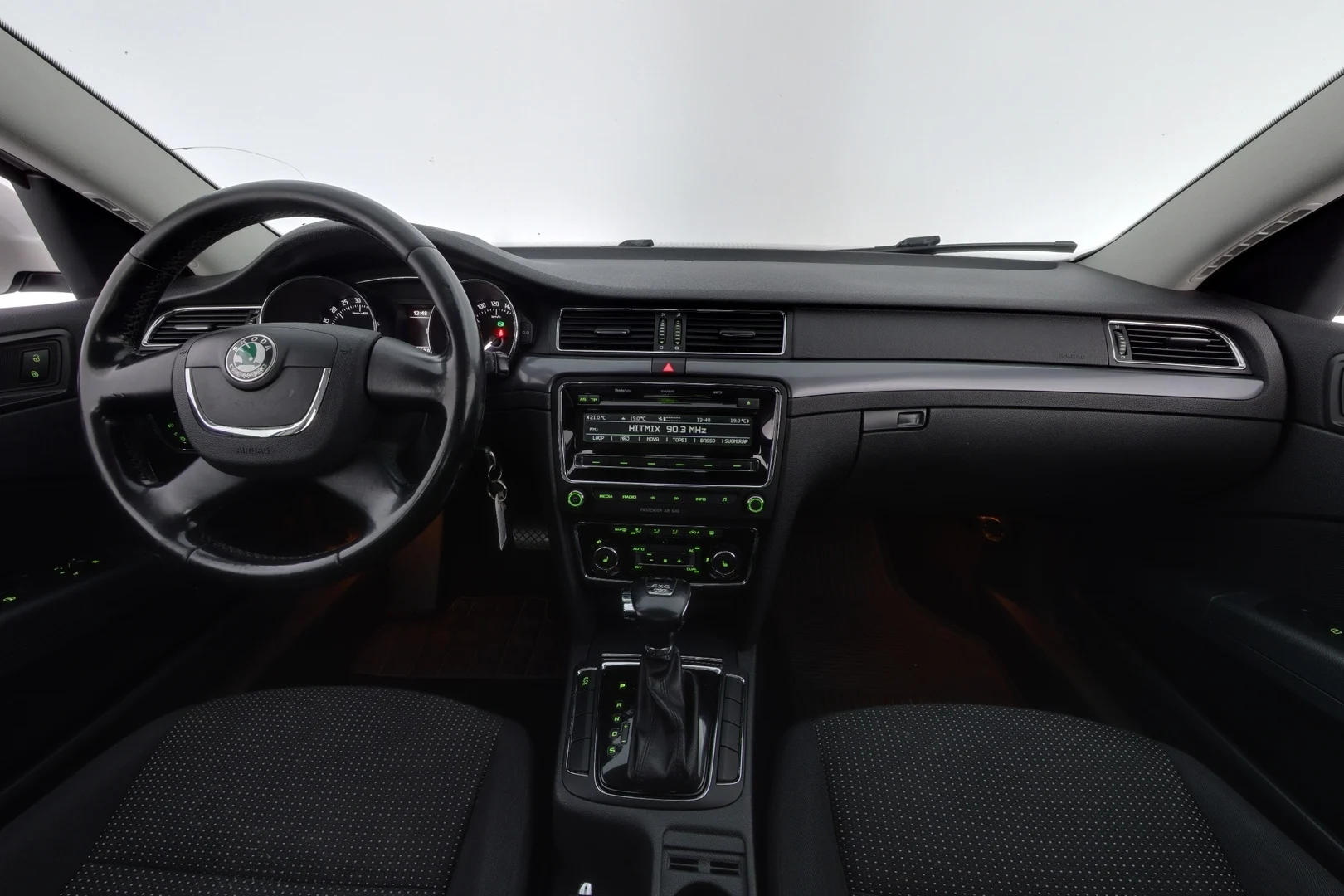 Car Image - 3I5gdL4Eq1CRyXhj6snyIv