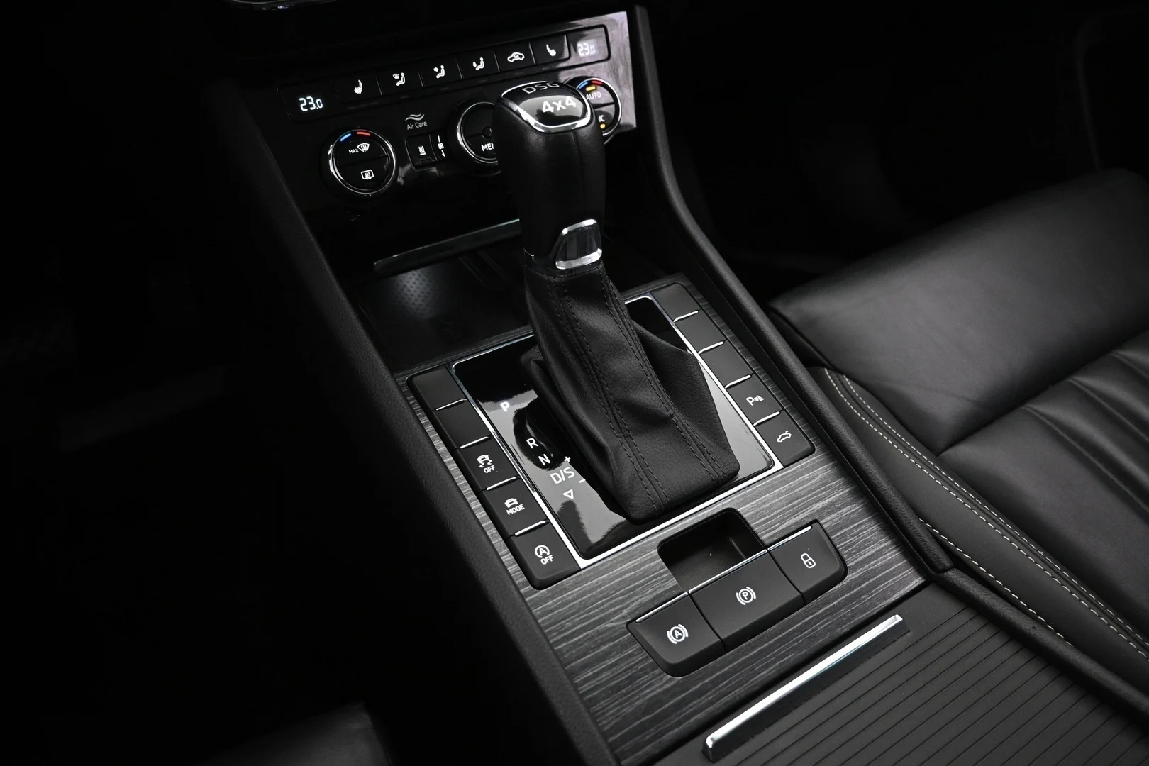 Car Image - yoWYJ7bbNn3bSf7Qz4j5T