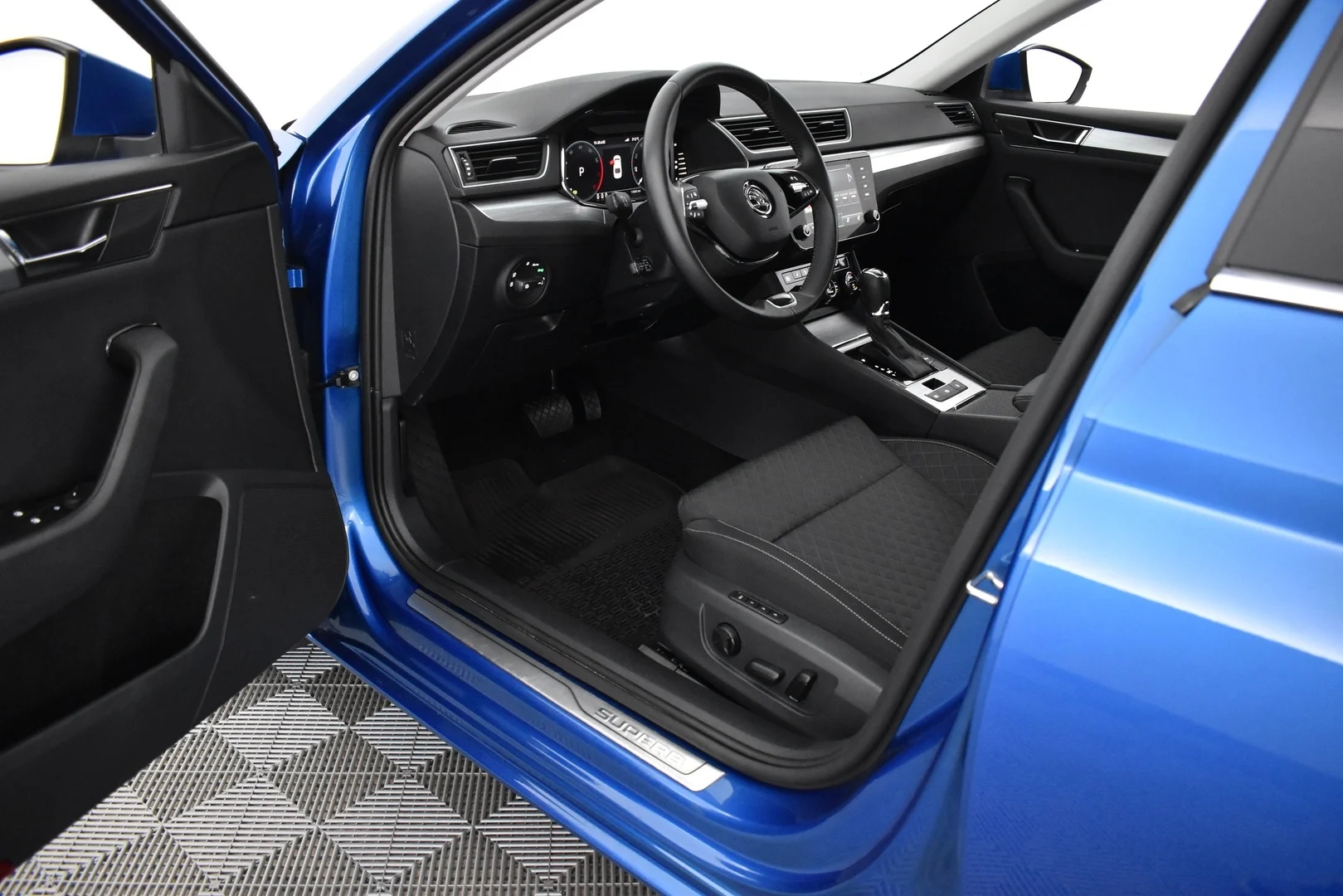 Car Image - FAcisVqUUta3EkMVpNmS4