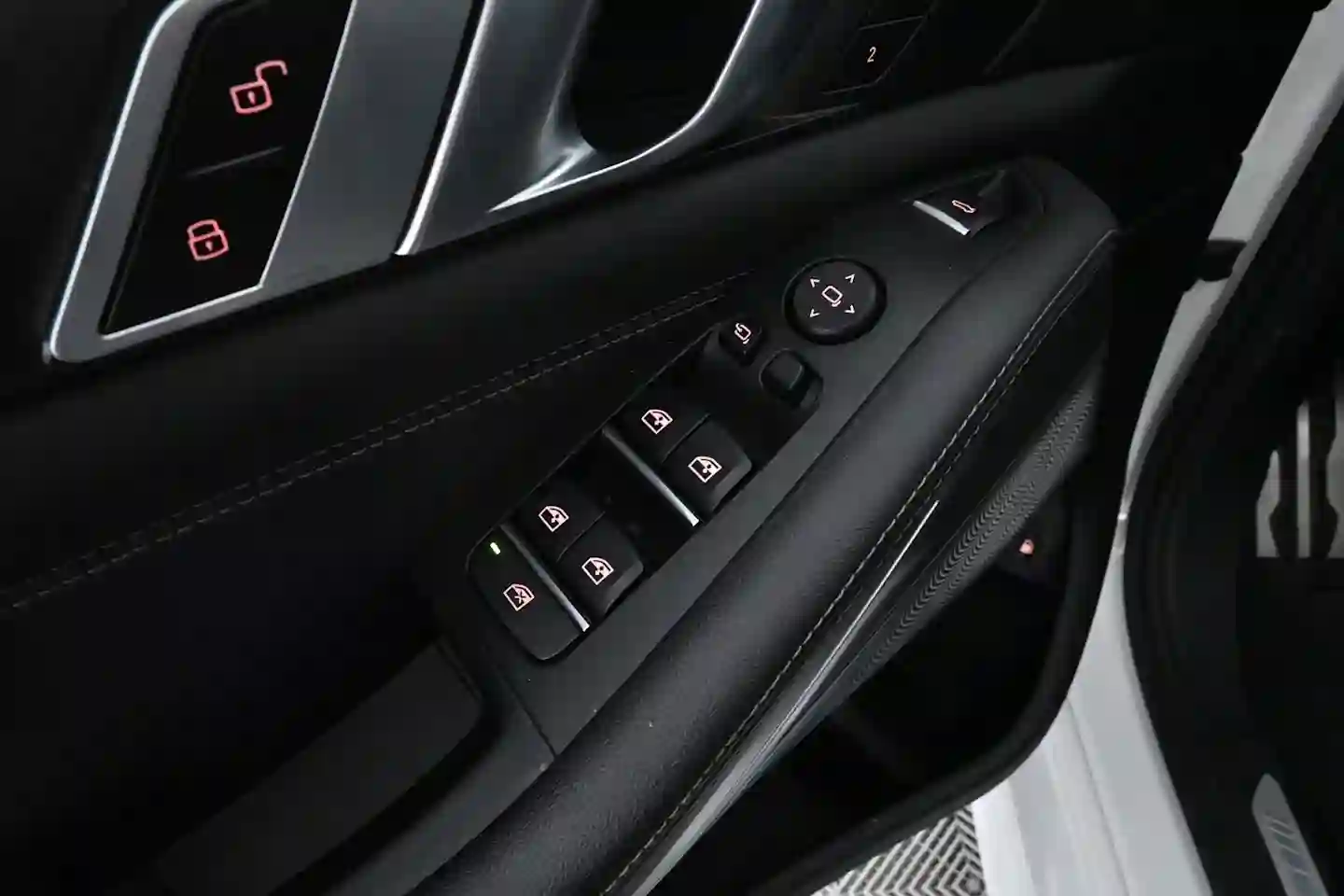 Car Image - Sv62XHijIJm7wCdT6iU6F