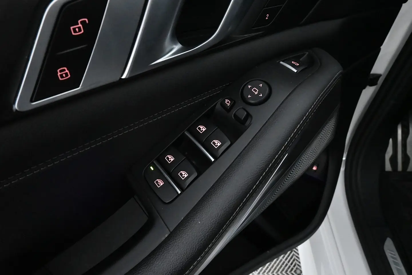 Car Image - Sv62XHijIJm7wCdT6iU6F