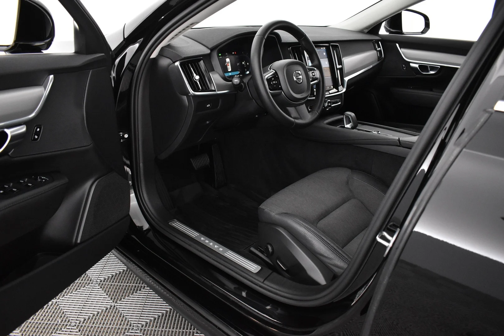 Car Image - 6u7YW7F7AKDccFvGToh7SG