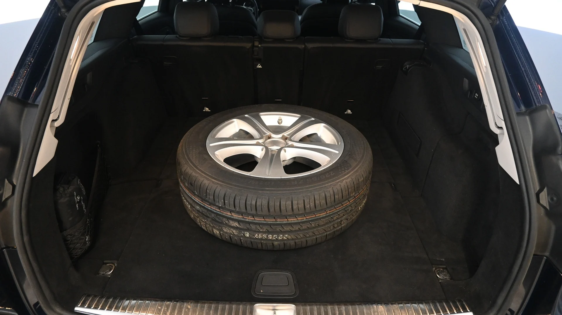 Car Image - 8L0874qgeRm7tTSjMMb4x