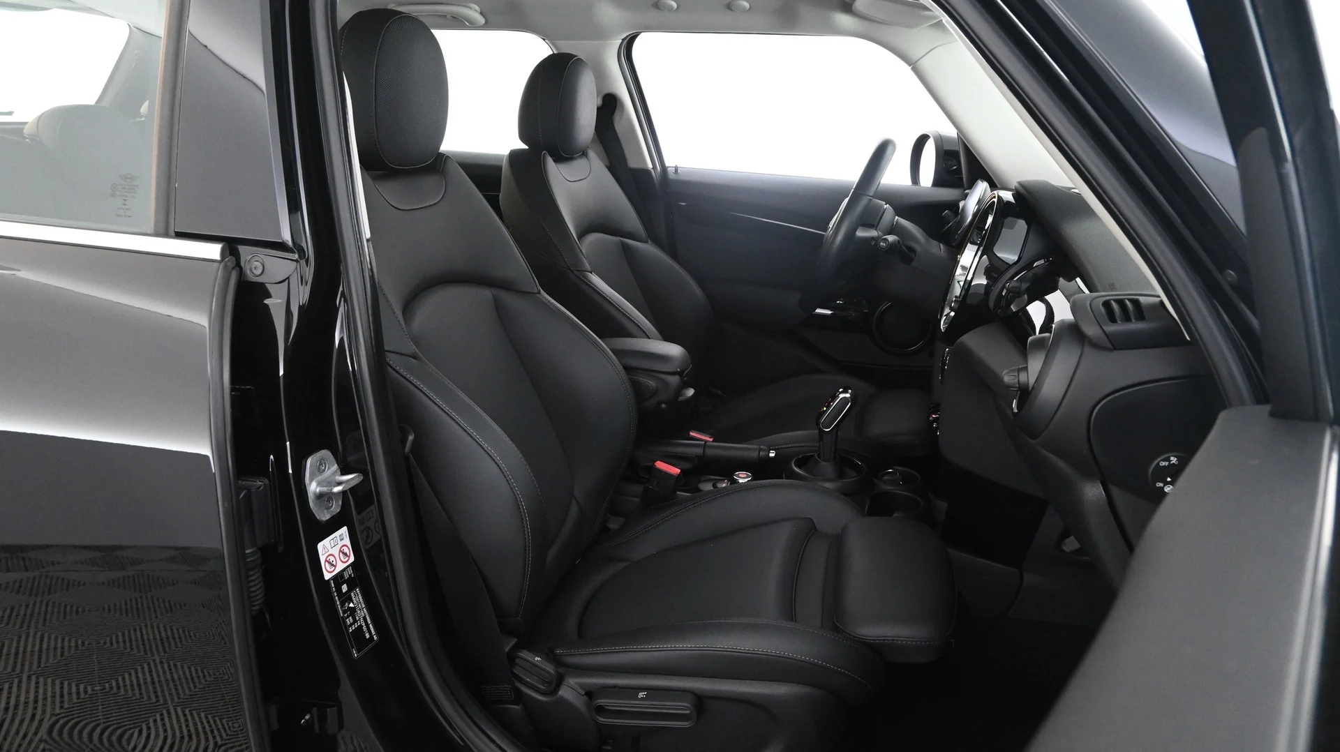 Car Image - 3LUplsOJGpRtiVZJEsL2nr