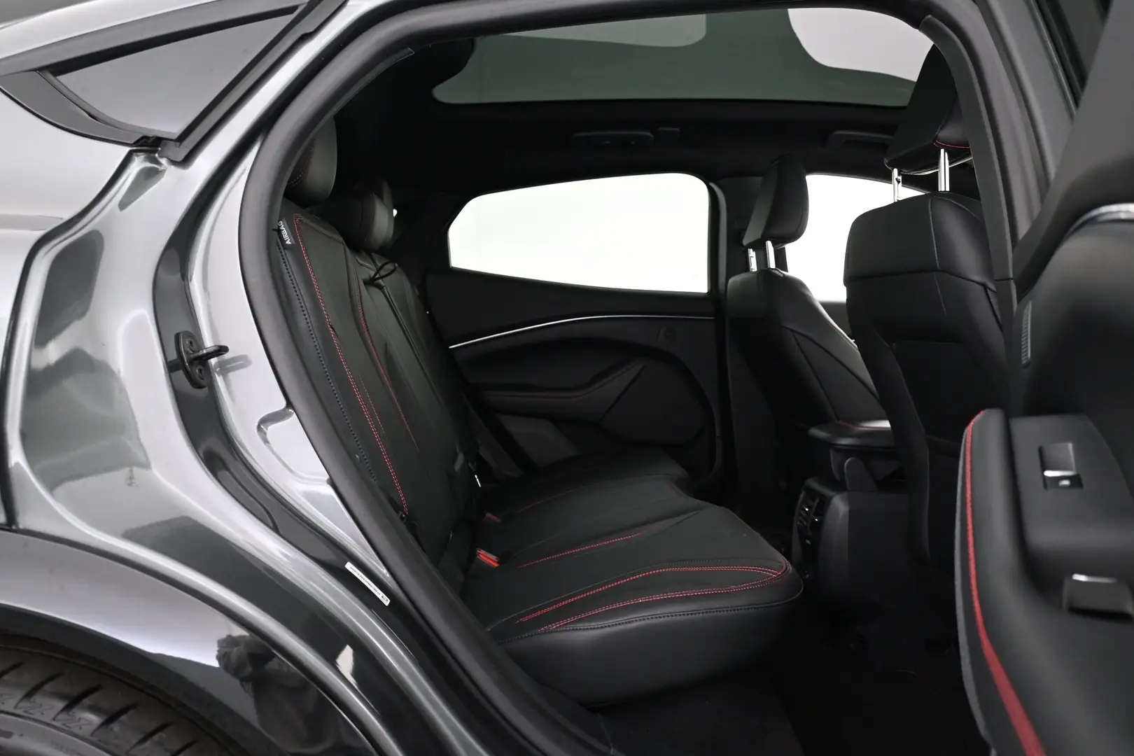 Car Image - eDfwDZQwS4RliEIbbpd5U