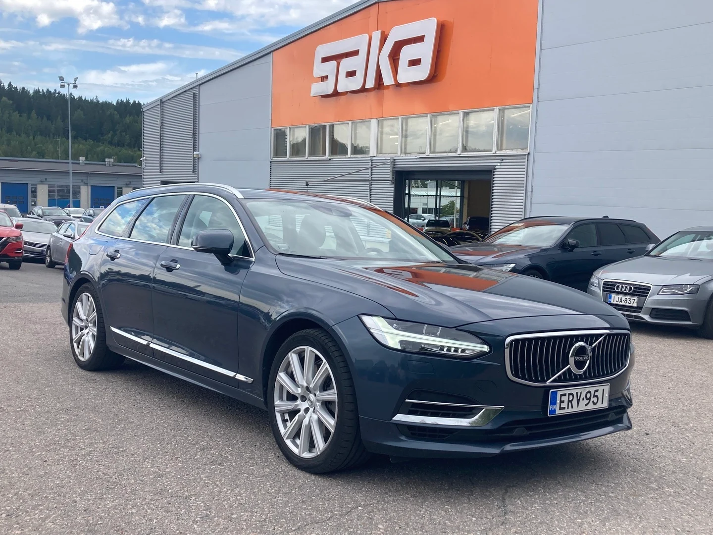 Car Image - 6iL4nPhr9tCnTl8vwLKTCo
