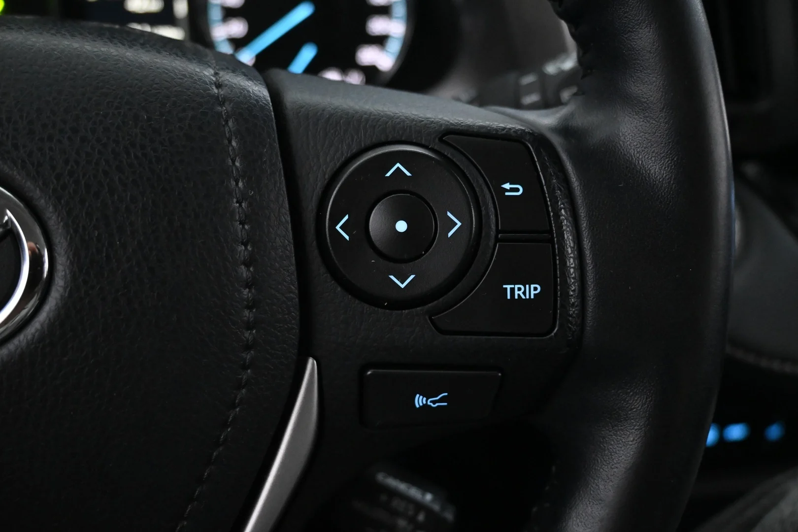 Car Image - RyOYXlLZwPC0aTGEDP7xU