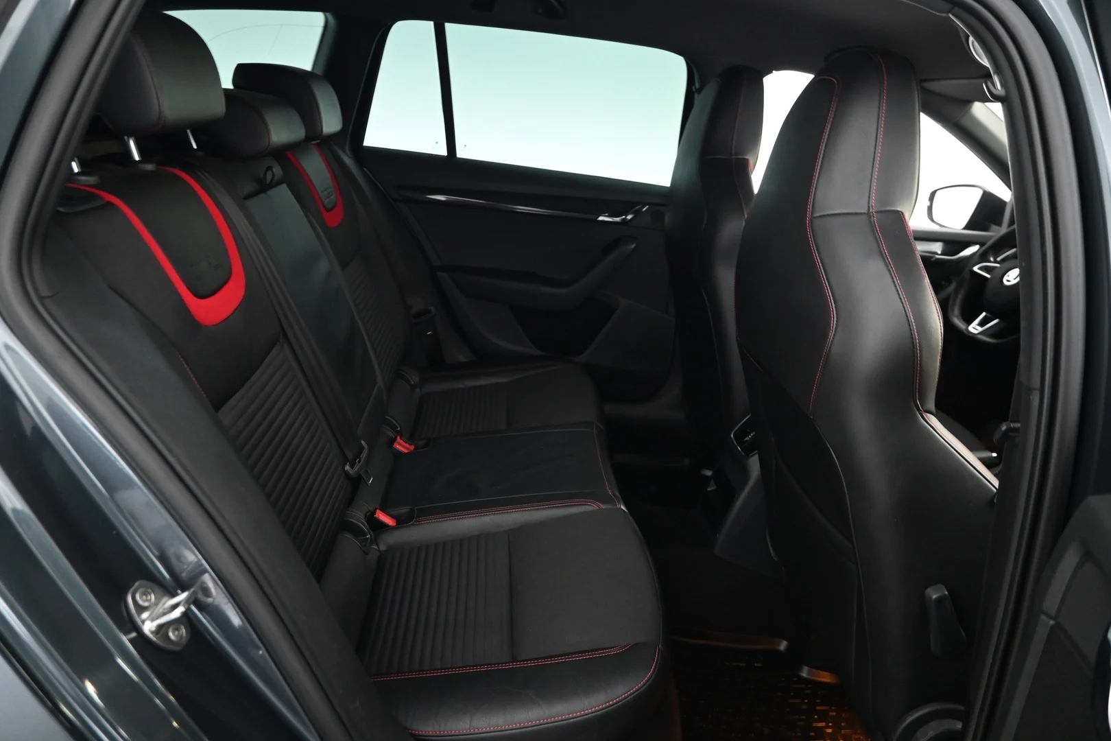 Car Image - 3nLcbABuxMs0LBI3vMCCVB