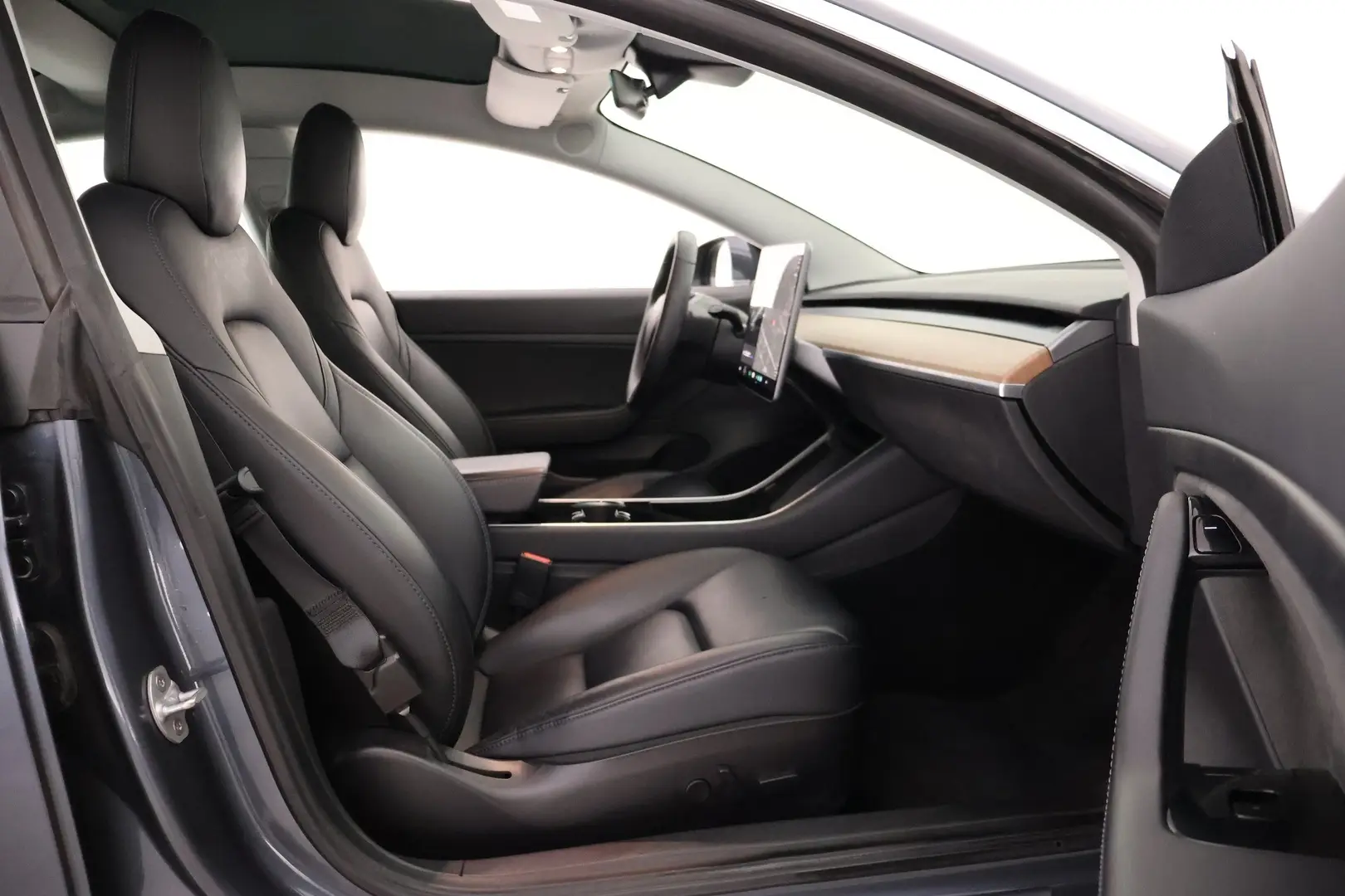 Car Image - 1I77iVXGdCz1ObcgYj6a6Z