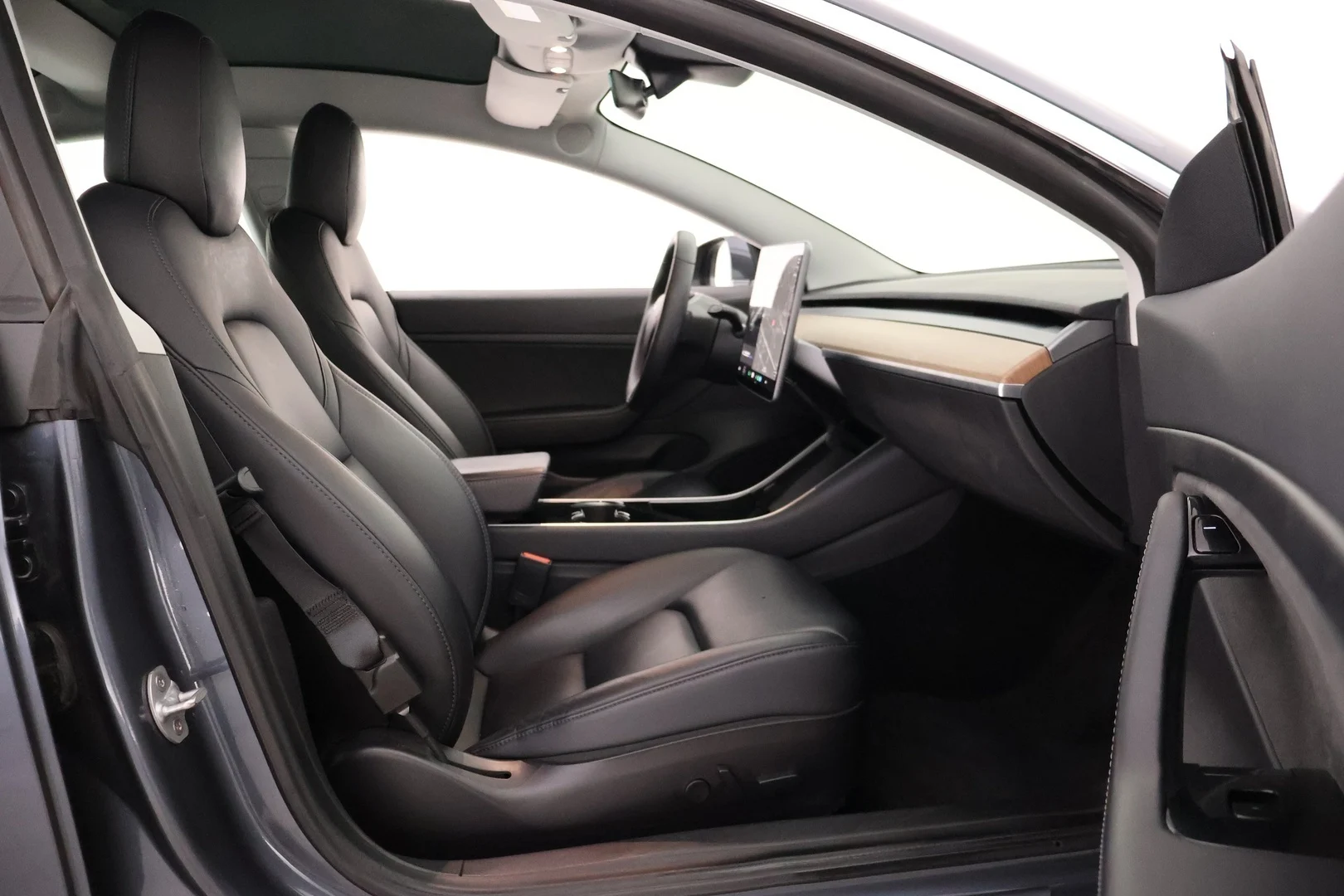 Car Image - 1I77iVXGdCz1ObcgYj6a6Z