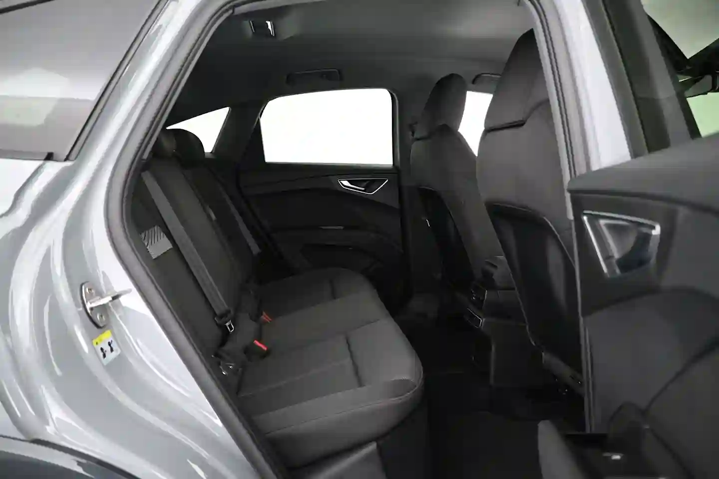 Car Image - 18gJPAwguVAKGDuuC7q7Z2