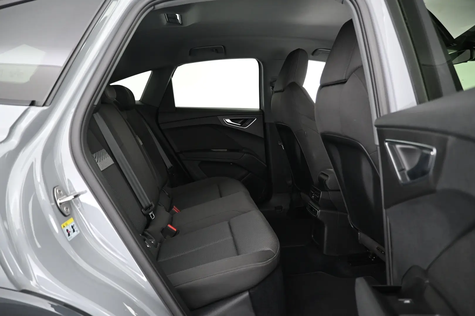 Car Image - 18gJPAwguVAKGDuuC7q7Z2