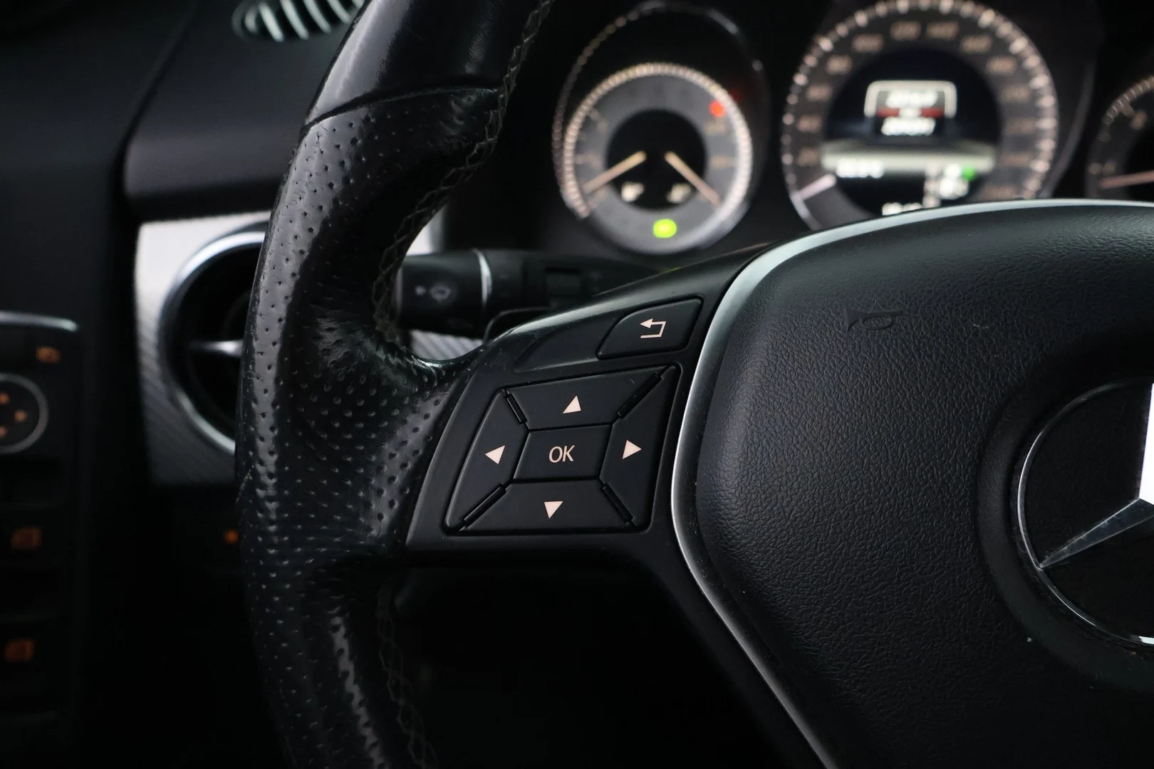 Car Image - 5U74dKmp901p3kd7kuRSZ5