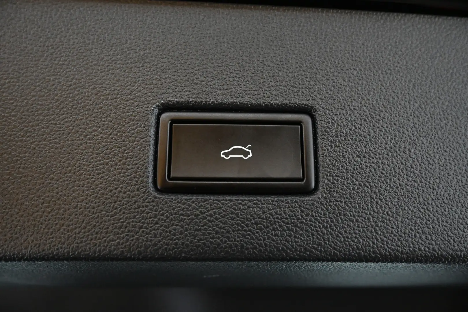 Car Image - 2Yq9cWtqbF0mAk2naft6D6
