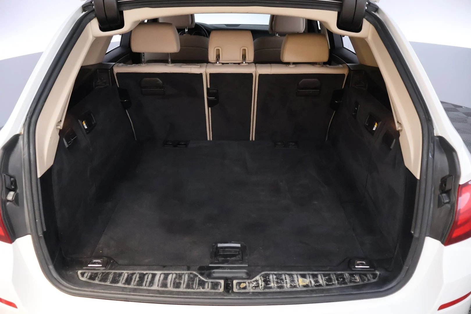 Car Image - 1pEDvPv8NKM41yyP36NMzU