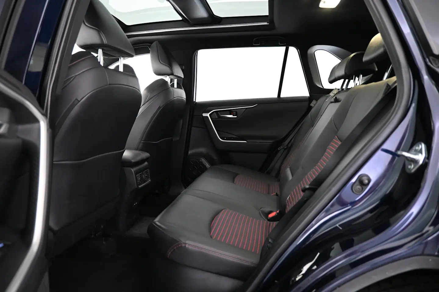 Car Image - 3EiiYGUp6XvJDncb9sjRMa