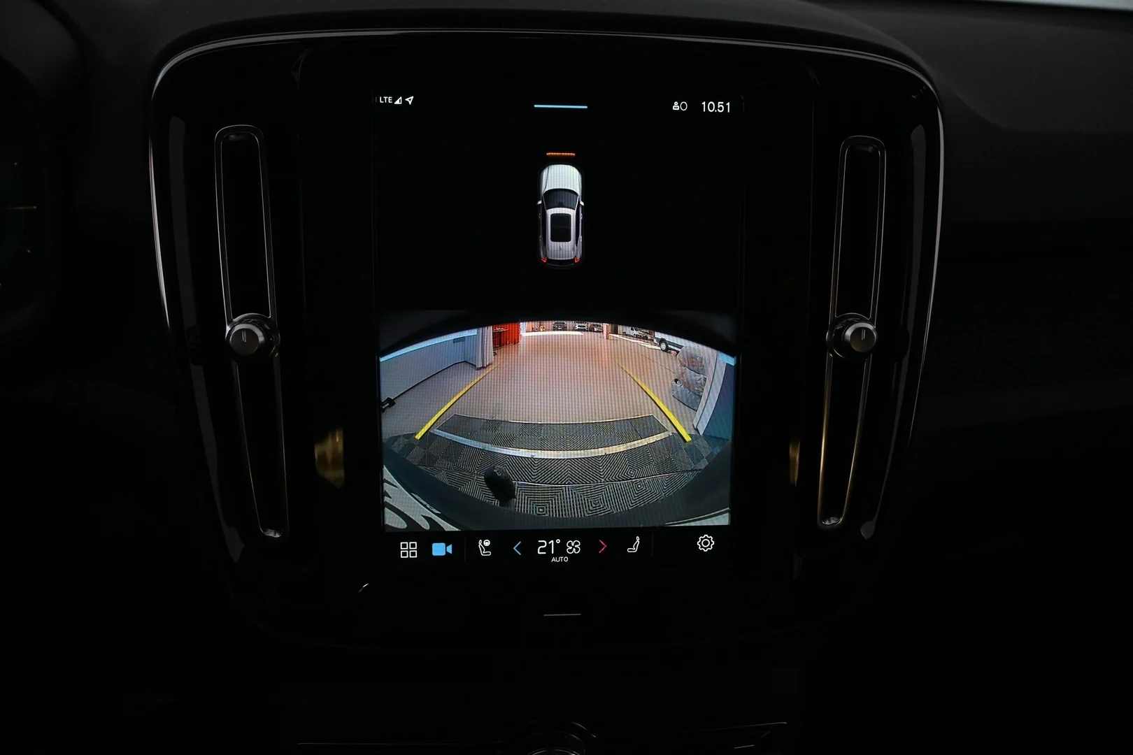 Car Image - 49UPKzXAv9tnasRmYuuXv5