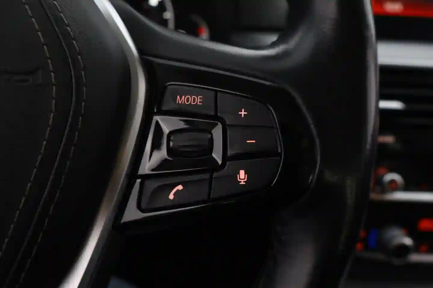 Car Image - 1nWlENejLu9se5XcZMLbml