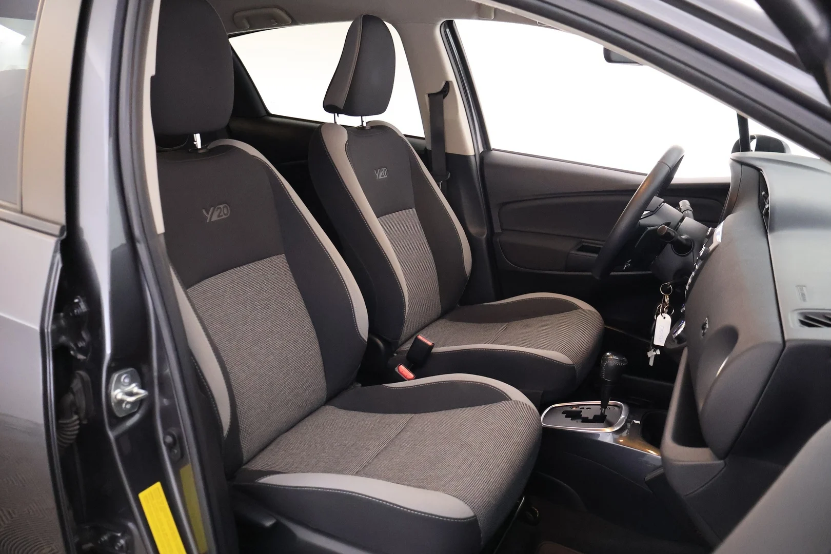Car Image - 1FVcUnLmlvrwfTcT0AwLPe