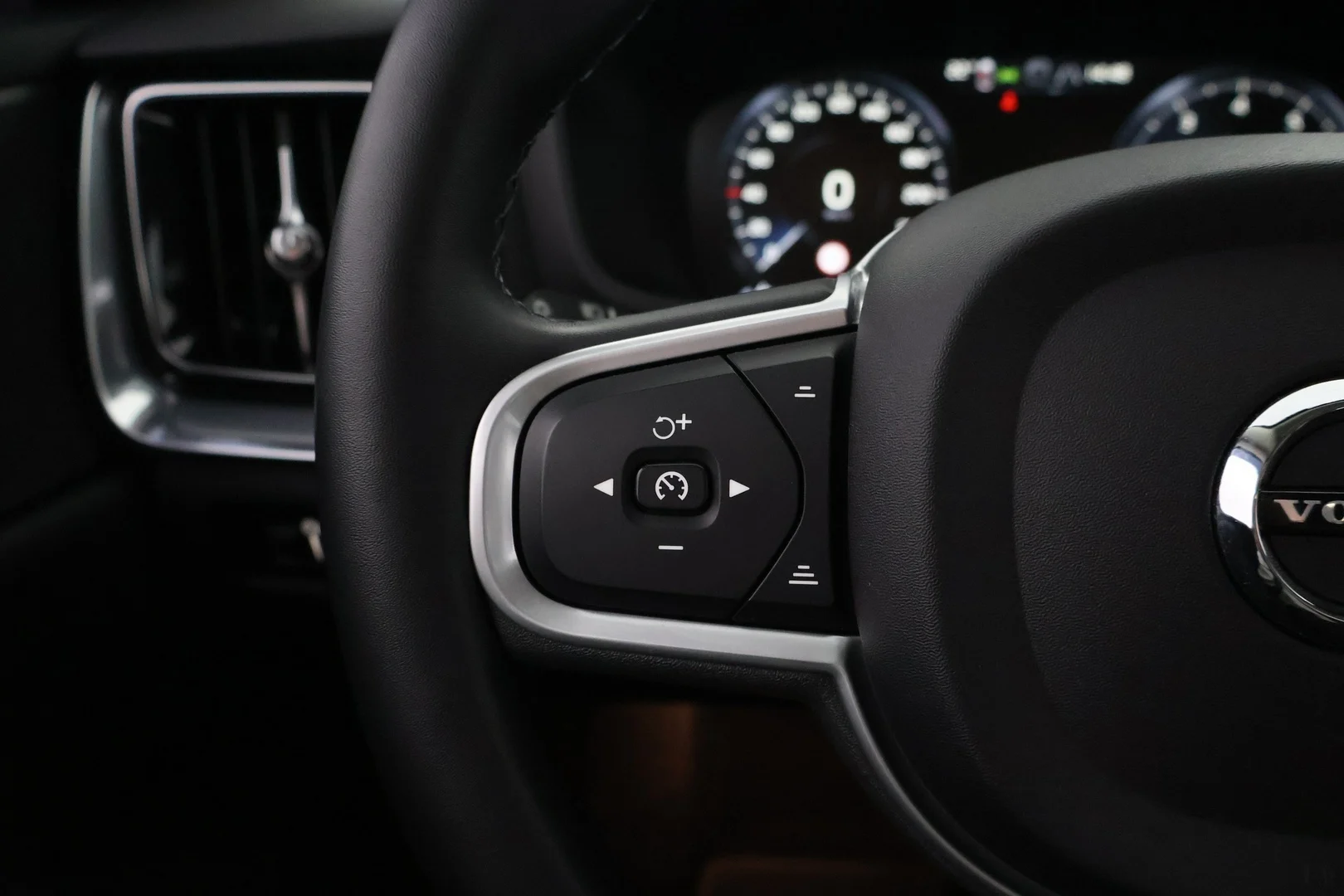 Car Image - 4e7ZT2fXNYT4TcImXABaVd