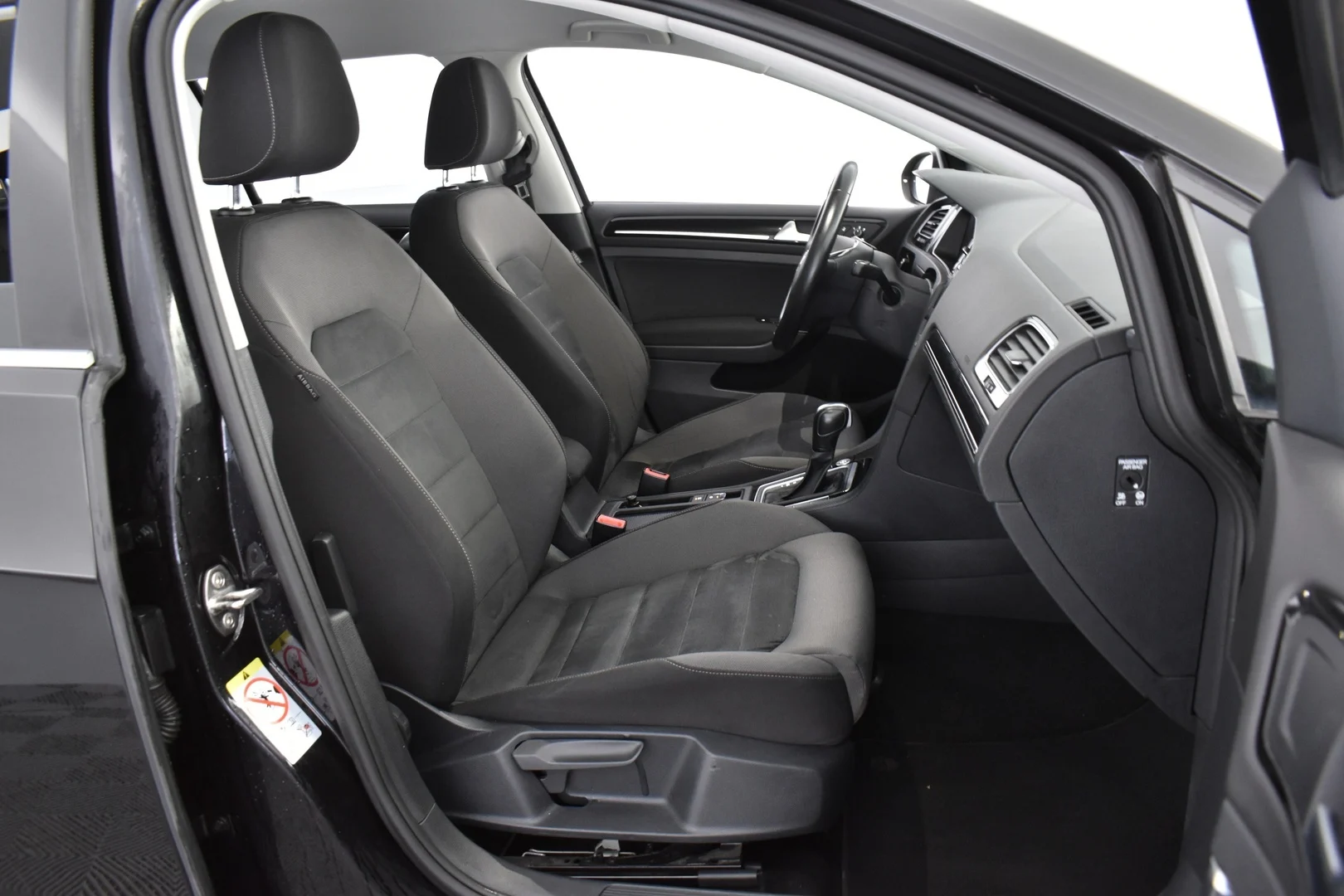 Car Image - 4pKDQY09NPbQc0pFYPlaVL