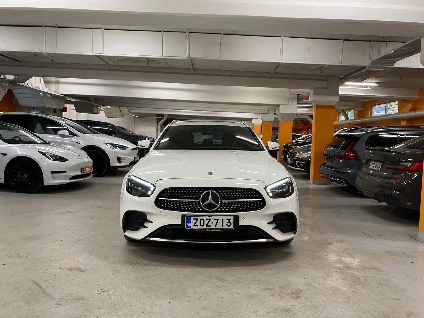Car Image - 42P0MiZ3lNhNdKOLF01VMc