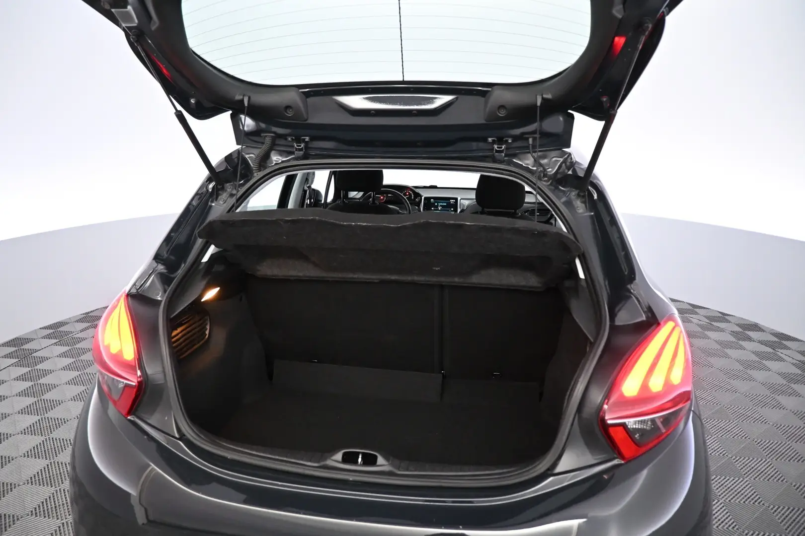 Car Image - 2AcxwW59IFwxK9LVBP7Dsr