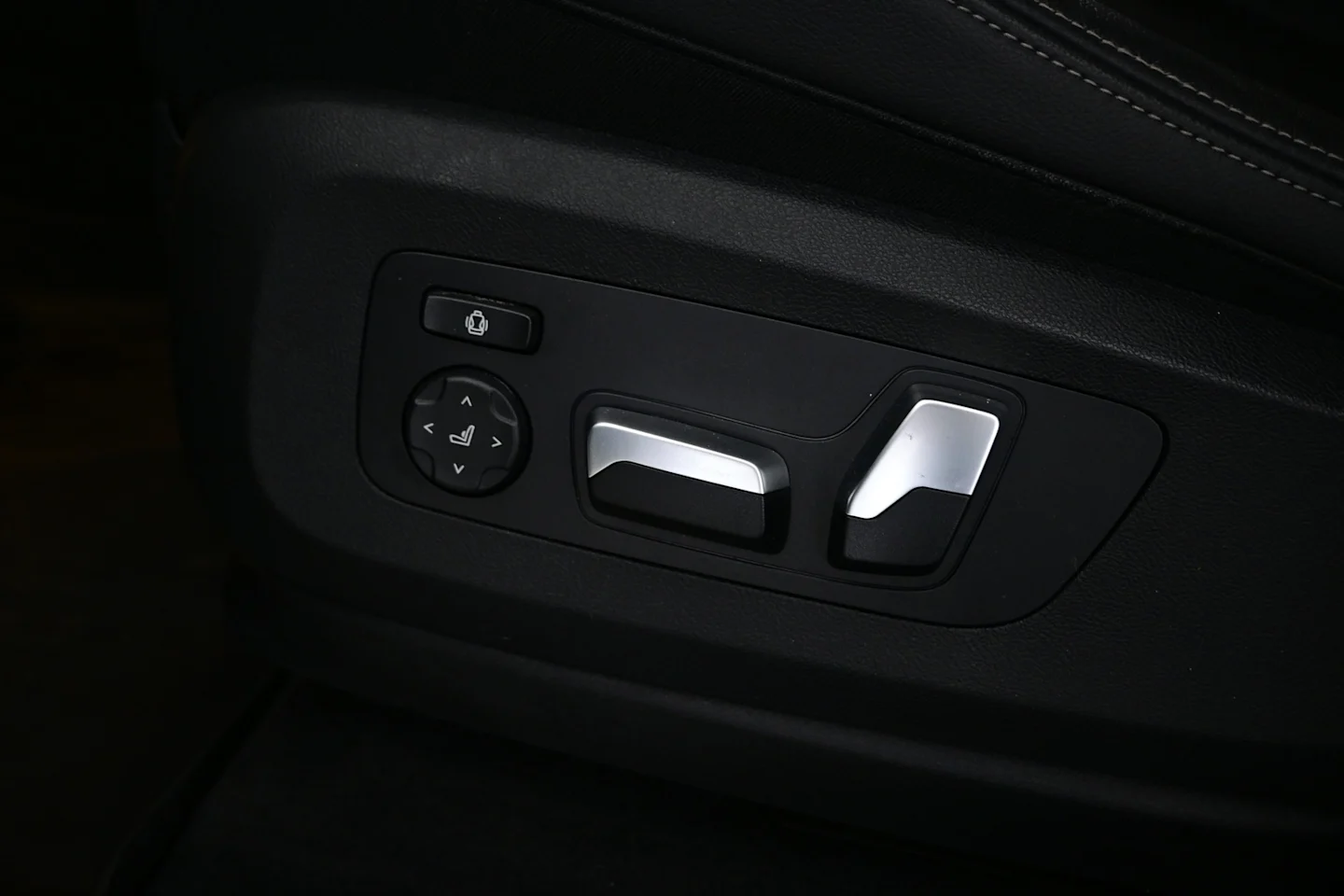 Car Image - HOMrbvUO5qV8kCXcWz31e